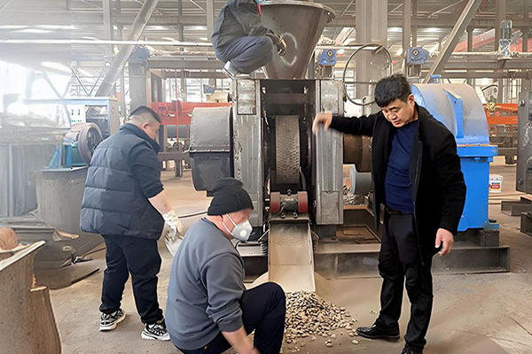 客戶(hù)來(lái)廠試機(jī)選購(gòu)合適的壓球機(jī)